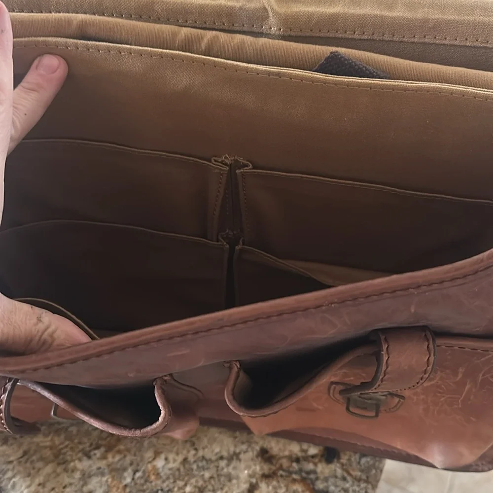 Leather Duluth trading bag gently used - Picture 6 of 8